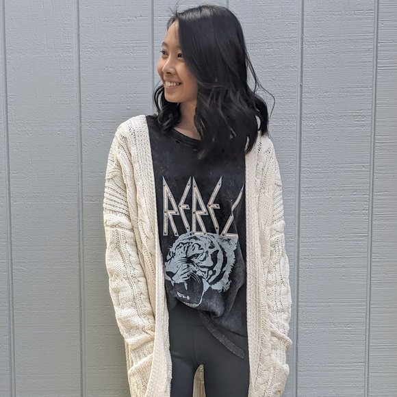 Rebel Distressed Tiger Graphic Tee - Picture 5 of 7